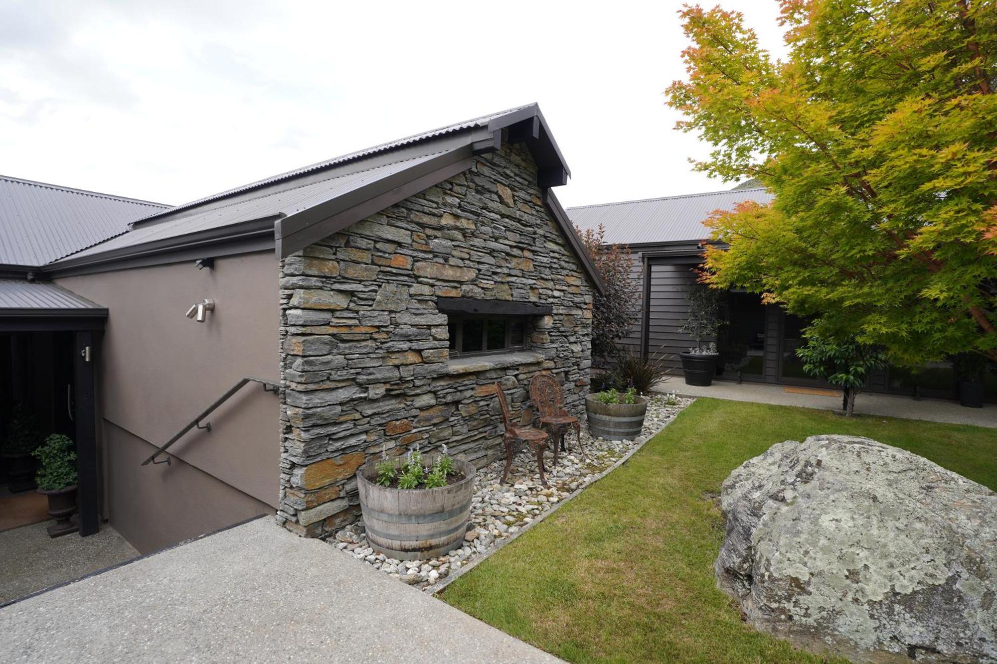 Mt Rosa Lodge Boutique Vineyard Accommodation Wanaka Extérieur photo